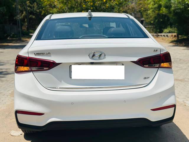 https://images10.gaadi.com/usedcar_image/4524928/original/processed_a77cf4775a6ed75c945a6a0ed16b1063.jpg?imwidth=6402