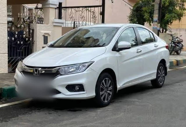 https://images10.gaadi.com/usedcar_image/4524936/original/cf4f0a3b-e725-4923-9834-5233e08c2a00.?imwidth=6400