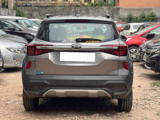 https://images10.gaadi.com/usedcar_image/4524937/original/processed_6741bdeb44b4182e883d8352871befed.jpg?imwidth=6401