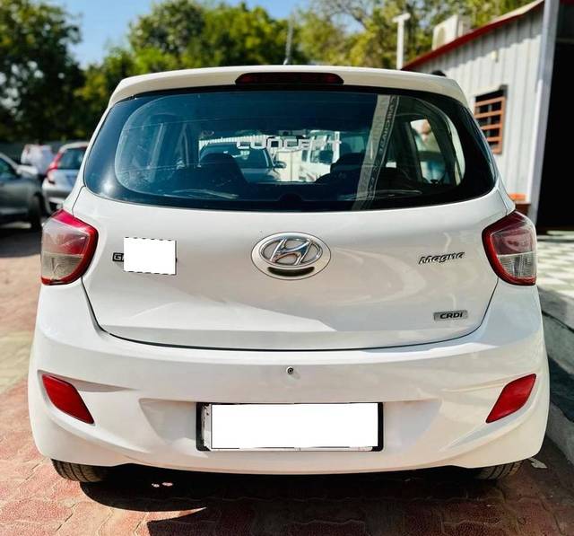 https://images10.gaadi.com/usedcar_image/4524938/original/processed_27f88cd3d50d2f5c262c17f3a935491d.jpg?imwidth=6402