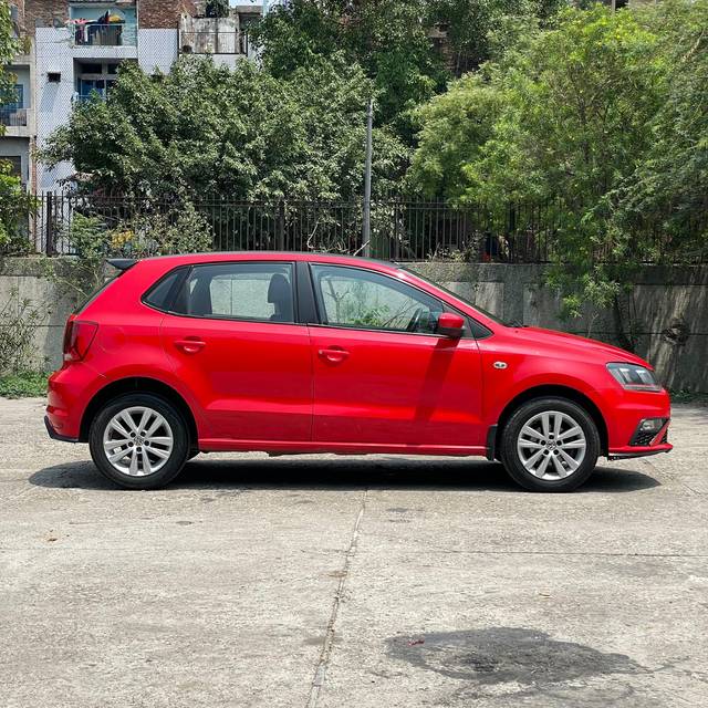 https://images10.gaadi.com/usedcar_image/4524939/original/8265e59133157f11deb1bcfa6251f8f7.jpg?imwidth=6401