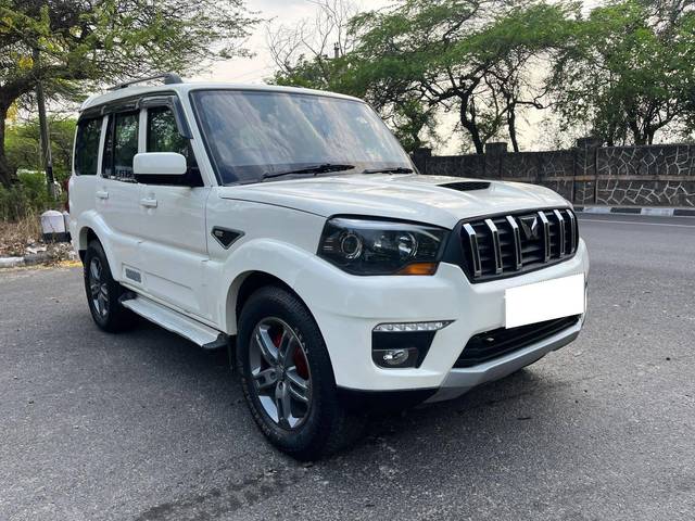 https://images10.gaadi.com/usedcar_image/4524954/original/processed_13dd6d668df1b02a267b0d15714d5d95.jpg?imwidth=6400