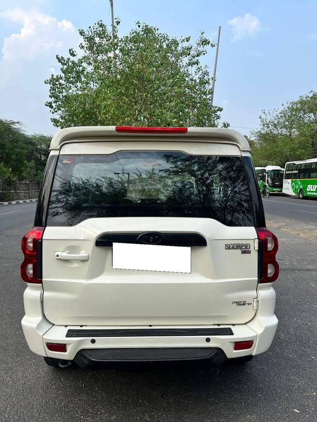 https://images10.gaadi.com/usedcar_image/4524954/original/processed_9ec1ced77e8b14d9c6cc1dab2cdd5d9c.jpg?imwidth=6402
