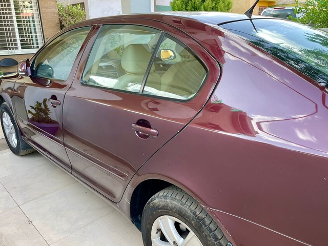 Skoda Laura Ambition 2.0 TDI CR MT Second-hand 2012 Skoda Laura Ambition 2.0 TDI CR MT for sale in Yavatmal-3