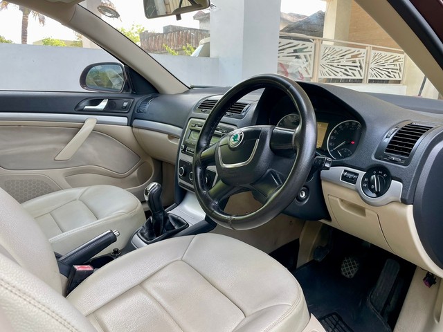 Skoda Laura Ambition 2.0 TDI CR MT Second-hand 2012 Skoda Laura Ambition 2.0 TDI CR MT for sale in Yavatmal-6