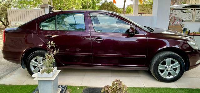 https://images10.gaadi.com/usedcar_image/4524958/original/processed_b04c78ae213fc7292080c12da9ebc09f.jpg?imwidth=6401