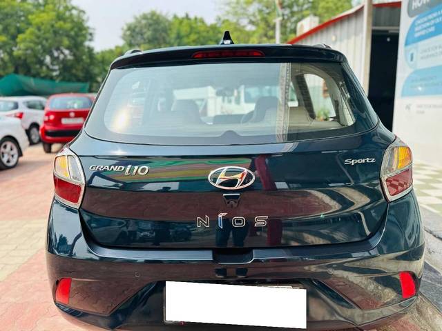 https://images10.gaadi.com/usedcar_image/4524962/original/processed_e9d51a3b4fa9687c3a6e9487f4263393.jpg?imwidth=6402
