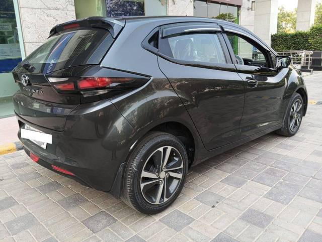 https://images10.gaadi.com/usedcar_image/4524963/original/processed_da6e186bbd2c6e3788e45936c1b19f58.jpg?imwidth=6402