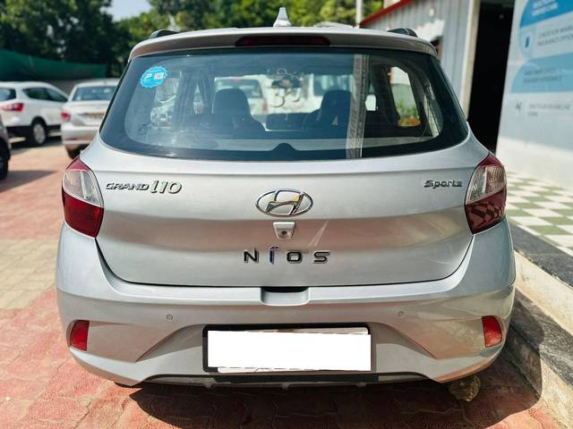 https://images10.gaadi.com/usedcar_image/4524964/original/processed_c482c9b05d01f26f6a36f80bbc8ec465.jpg?imwidth=6402
