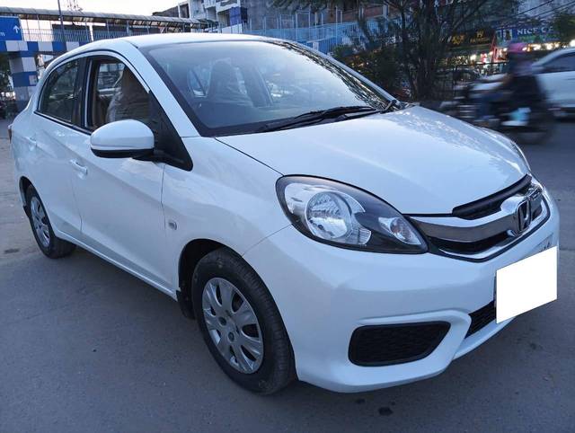https://images10.gaadi.com/usedcar_image/4524967/original/processed_303e5ae4fca6c8567b0730a885c3406a.jpg?imwidth=6400