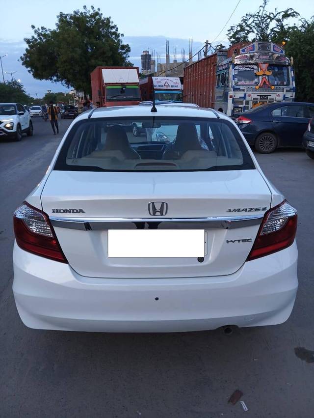 https://images10.gaadi.com/usedcar_image/4524967/original/processed_de4ea6b10f1891de8bb50f9ad994383a.jpg?imwidth=6401