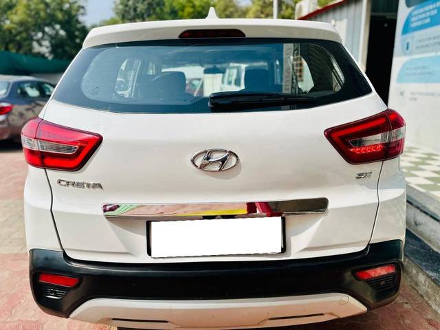 https://images10.gaadi.com/usedcar_image/4524973/original/processed_0c7fcda8091a223529fcad75de1d6a76.jpg?imwidth=6402