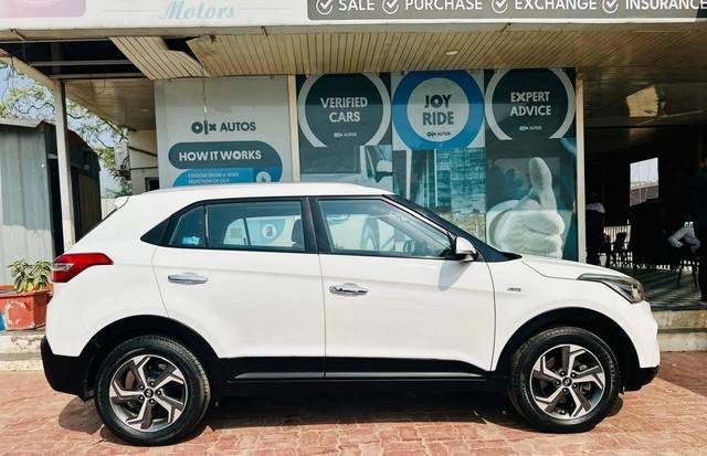 https://images10.gaadi.com/usedcar_image/4524973/original/processed_77915293a7812eac576e150cc3d8796e.jpg?imwidth=6401