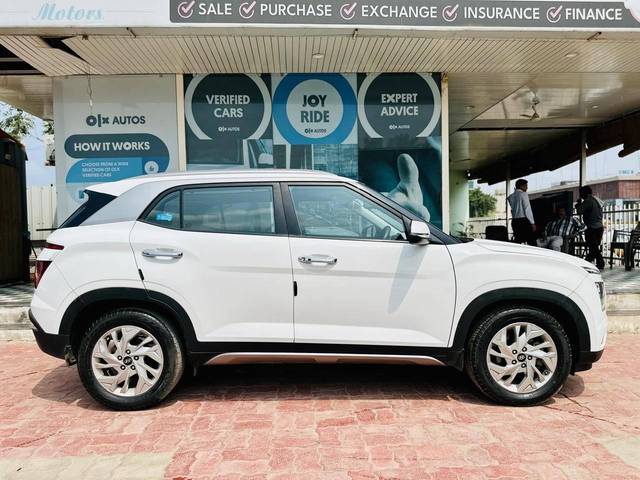 https://images10.gaadi.com/usedcar_image/4524976/original/processed_05185ed6c23b4dd6b9ea10c6e112e996.jpg?imwidth=6401