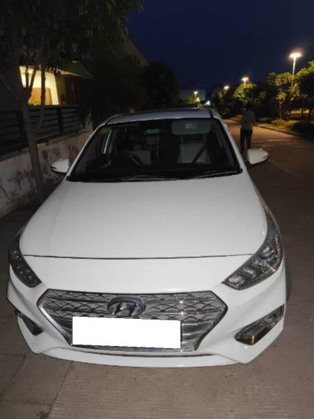 https://images10.gaadi.com/usedcar_image/4525013/original/processed_b5a2973b-784a-420a-b8b3-1e996dc78ca2.jpg?imwidth=6400