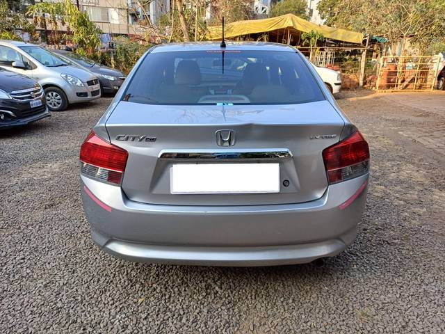 https://images10.gaadi.com/usedcar_image/4525032/original/processed_73f9247ee8b6135f5e3392abe20e80cc.jpg?imwidth=6402