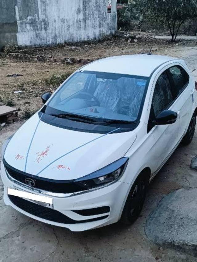 https://images10.gaadi.com/usedcar_image/4525033/original/processed_3e925e00-daee-41c6-9d92-8bd771eac168.jpg?imwidth=6401