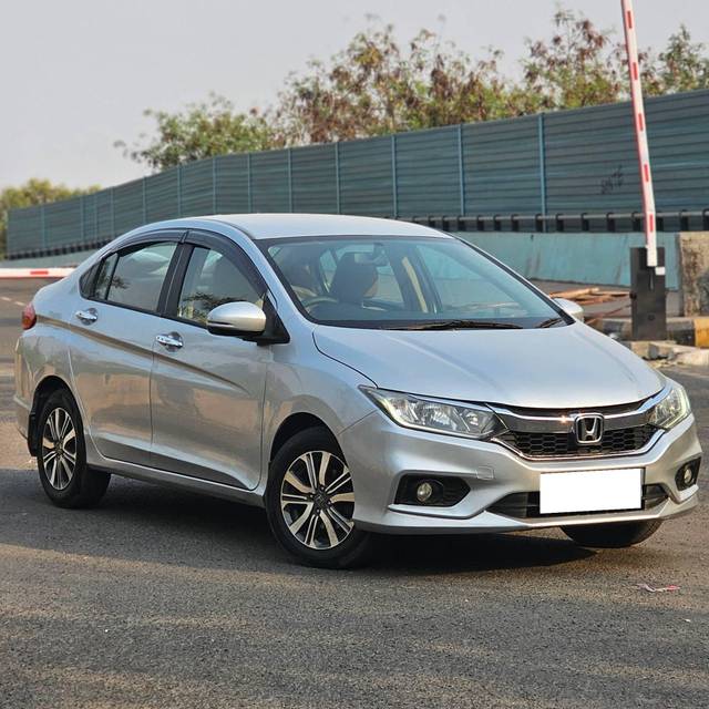 https://images10.gaadi.com/usedcar_image/4525047/original/processed_44d90a99122b1d529c00a7b0f279225d.jpg?imwidth=6400