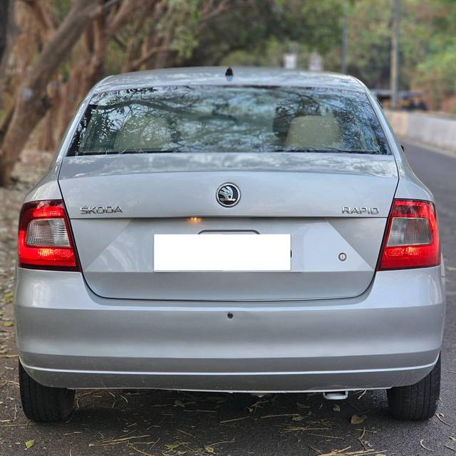 https://images10.gaadi.com/usedcar_image/4525053/original/processed_40f767785418802a417a1a9711256642.jpg?imwidth=6401