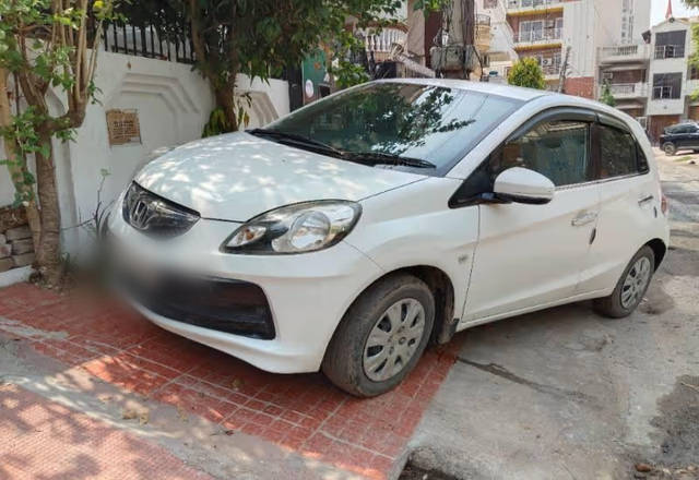 https://images10.gaadi.com/usedcar_image/4525058/original/3f4930e7-ee95-40e2-81da-bac286995a6d.?imwidth=6402