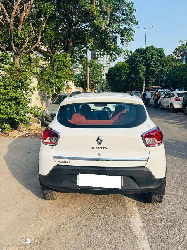 https://images10.gaadi.com/usedcar_image/4525066/original/processed_1716d7bfdad8c3f335402e81b4294ed5.jpg?imwidth=6402