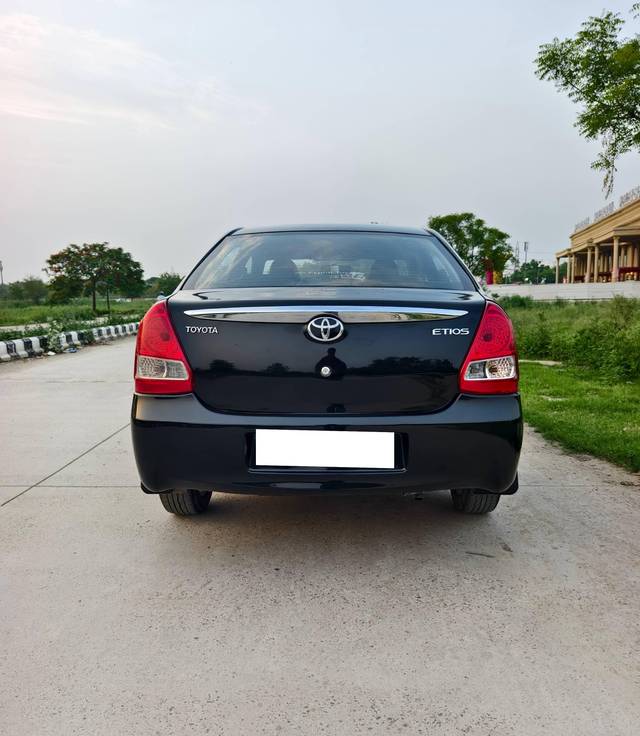 https://images10.gaadi.com/usedcar_image/4525067/original/processed_fa68a7929e96eef42d2114dcbff25443.jpg?imwidth=6401