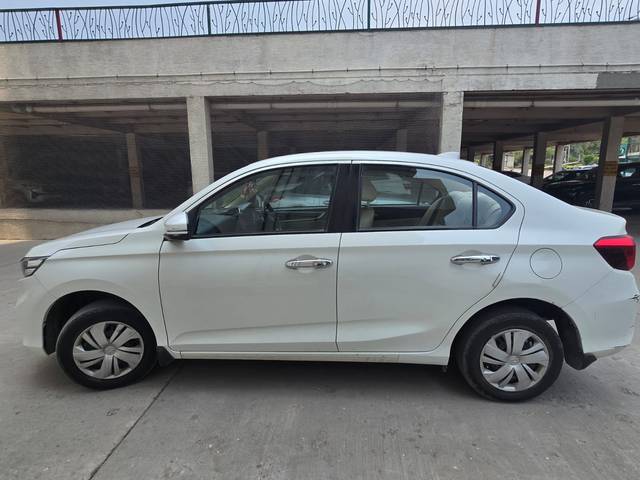 https://images10.gaadi.com/usedcar_image/4525073/original/3eefab9b-e88f-4352-8aa8-8248b2a35402.jpg?imwidth=6402