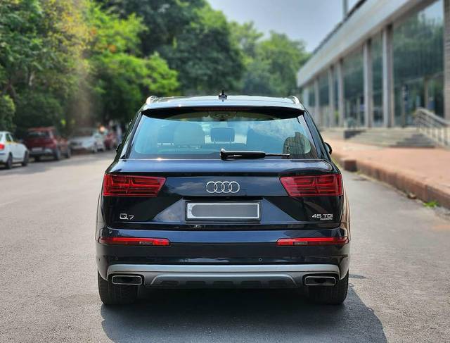 https://images10.gaadi.com/usedcar_image/4525107/original/processed_36df439ac6db00ff38dad10de219ab55.jpg?imwidth=6402