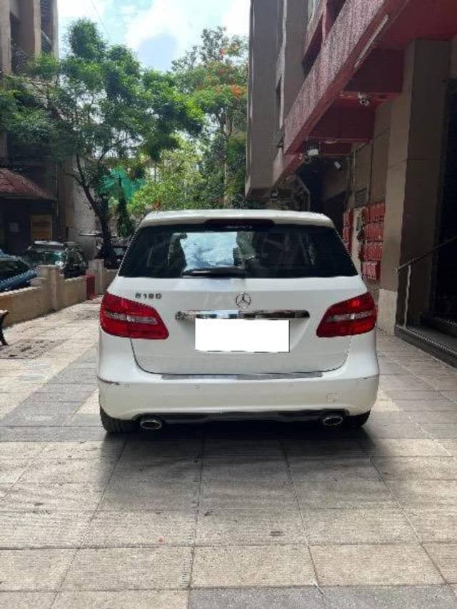 https://images10.gaadi.com/usedcar_image/4525116/original/processed_996c8691-879c-4144-b892-3698dacb5f65.jpg?imwidth=6402