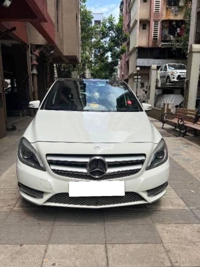 https://images10.gaadi.com/usedcar_image/4525116/original/processed_9aeaaf06-0a4f-4c65-8814-4d1067a4d4b7.jpg?imwidth=6400