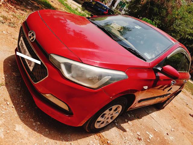 https://images10.gaadi.com/usedcar_image/4525153/original/processed_6f9ad32a43b9527ca8f97ff5b2259414.jpg?imwidth=6402
