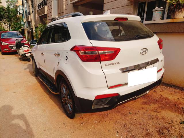 https://images10.gaadi.com/usedcar_image/4525160/original/processed_ccbd6cc21d5606d9efa6ca5ef2abe665.jpg?imwidth=6402