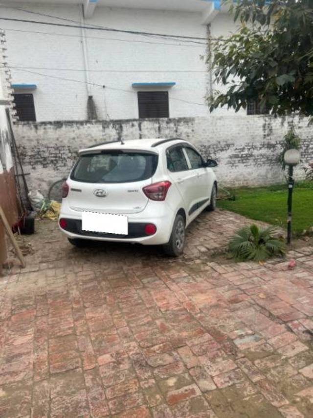 https://images10.gaadi.com/usedcar_image/4525168/original/processed_3eebf8b9-f558-4073-a48c-31786d7278e2.jpg?imwidth=6400
