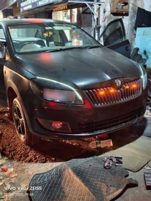 https://images10.gaadi.com/usedcar_image/4525195/original/processed_44a3f8a4-623a-4760-9f08-d04365ae3471.jpeg?imwidth=6401