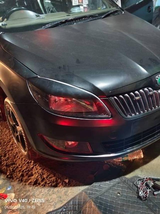 https://images10.gaadi.com/usedcar_image/4525195/original/processed_7f2c2d16-4d73-4e4d-a705-61e9cd167e9d.jpeg?imwidth=6402