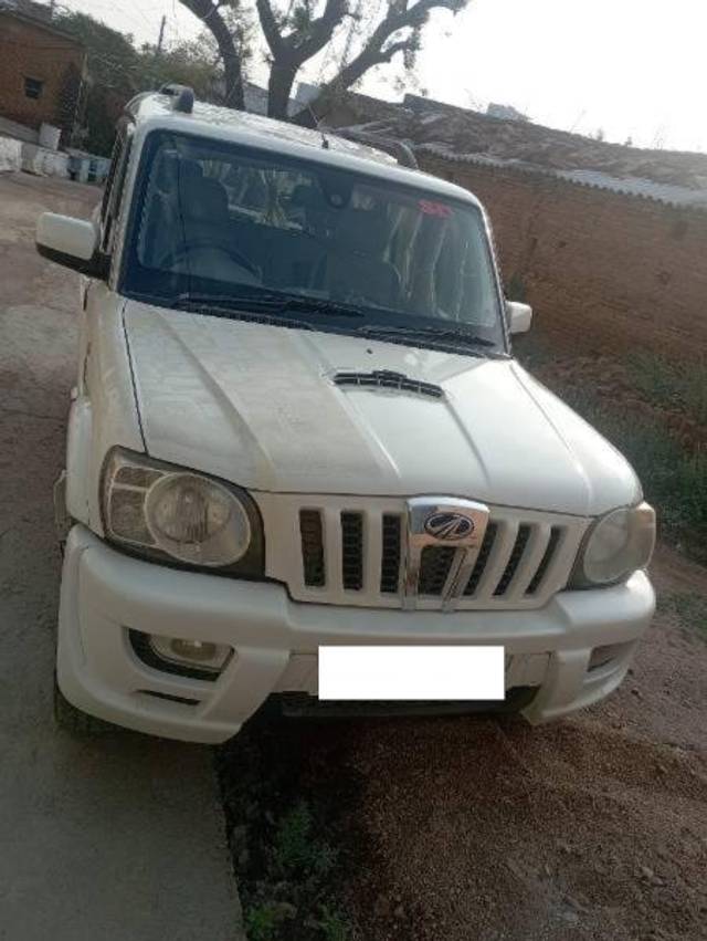 https://images10.gaadi.com/usedcar_image/4525212/original/processed_7aa57774-d803-441d-a5ae-d43db1cd33e1.jpg?imwidth=6400
