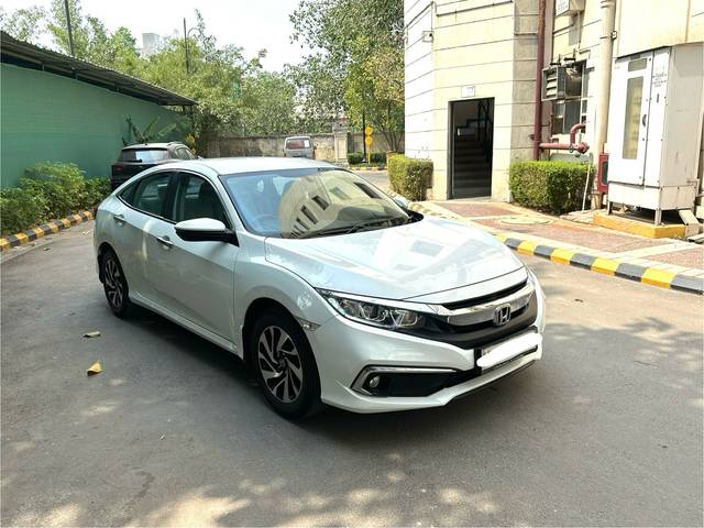https://images10.gaadi.com/usedcar_image/4525214/original/8d6f006fb37011118c6c07df6aa1c102.jpg?imwidth=6400