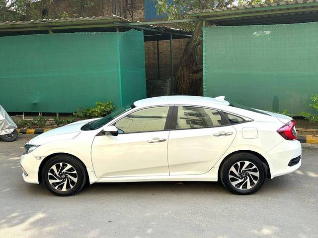 https://images10.gaadi.com/usedcar_image/4525214/original/processed_bce8840d3ff87a65e8c6ea7e2cd132ad.jpg?imwidth=6402