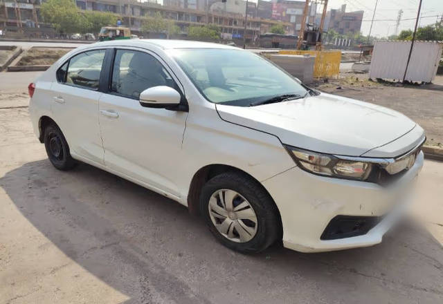 https://images10.gaadi.com/usedcar_image/4525222/original/9aeafaf4-14ca-47bb-a7b7-d6463182a18b.?imwidth=6400