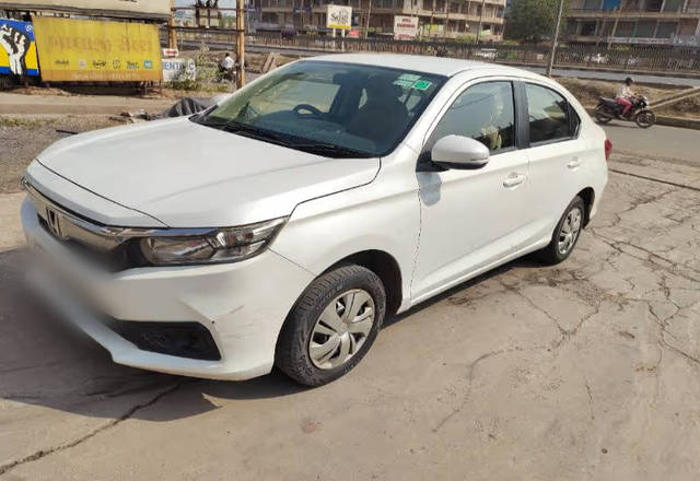 https://images10.gaadi.com/usedcar_image/4525222/original/e3dfbfe4-df4f-4c86-9cb0-ede61a685b2b.?imwidth=6401