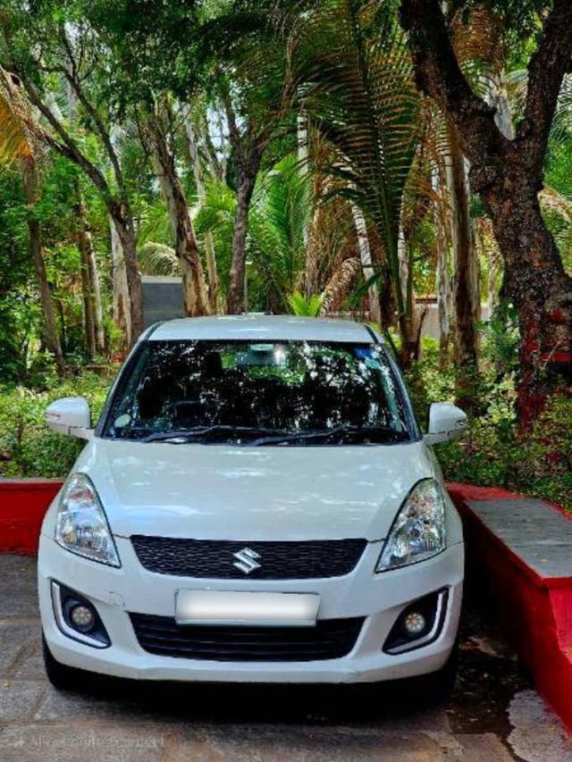 https://images10.gaadi.com/usedcar_image/4525245/original/processed_e77c9084-44bc-47f4-a74d-8f34a7775eb1.jpg?imwidth=6400