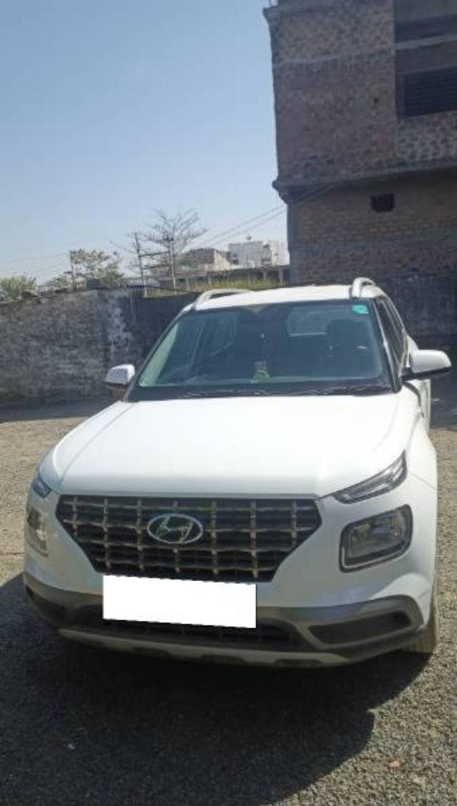 https://images10.gaadi.com/usedcar_image/4525249/original/processed_7337ad24-cad5-4683-b300-3af70eb58668.jpg?imwidth=6400