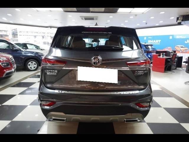 https://images10.gaadi.com/usedcar_image/4525291/original/processed_65be5a1c58a33b6d982207ba0e3ed0d2.jpg?imwidth=6402