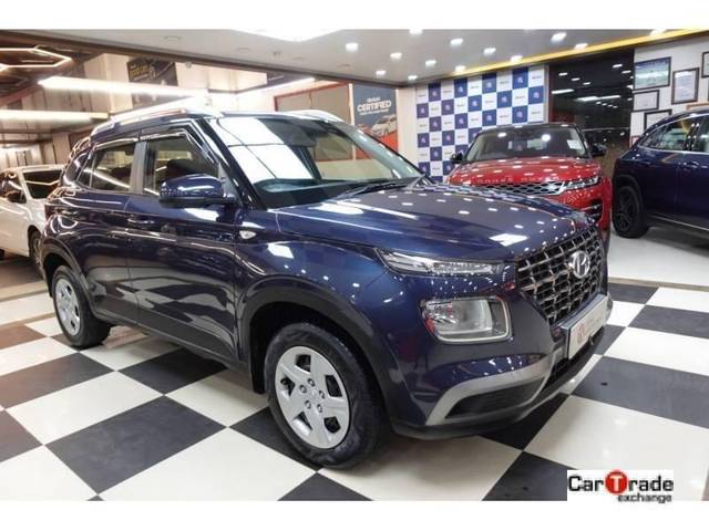 https://images10.gaadi.com/usedcar_image/4525298/original/processed_f1e10305e64d473f4a2abee60fc273ab.jpg?imwidth=6400