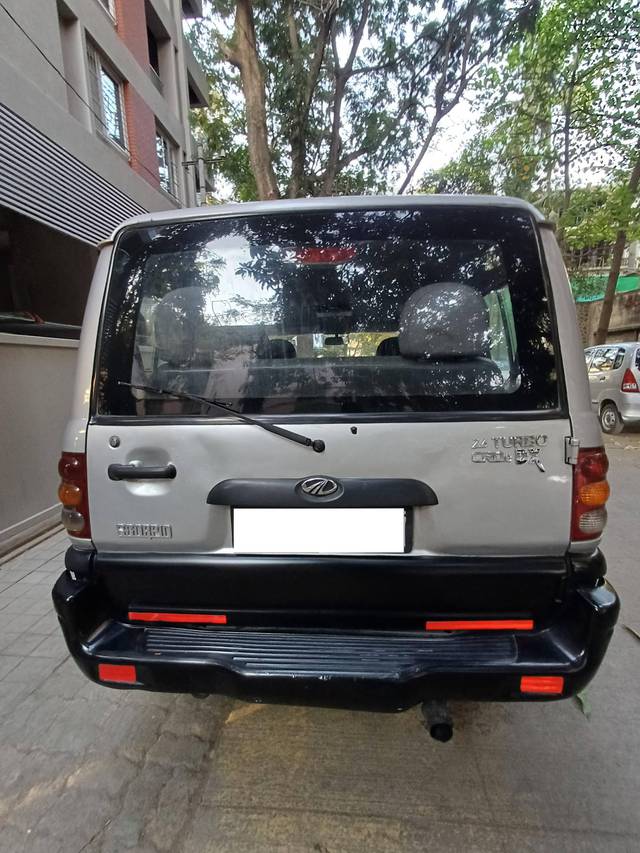https://images10.gaadi.com/usedcar_image/4525299/original/processed_45b41877-f9c1-4148-adda-fb87cfab970f.jpg?imwidth=6401