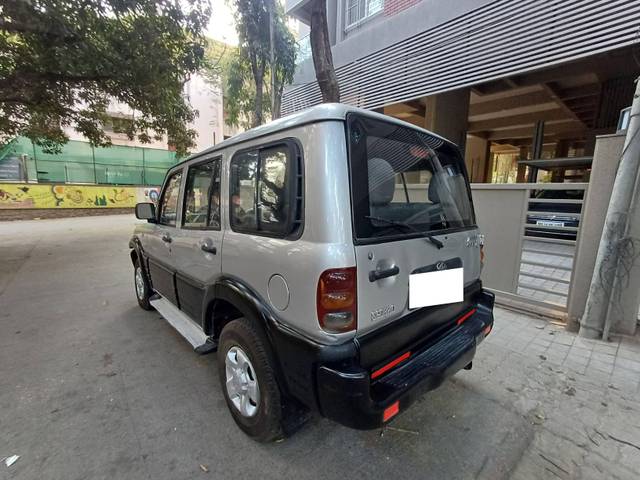 https://images10.gaadi.com/usedcar_image/4525299/original/processed_772a2c5b-911d-4fe5-b6bf-342856138951.jpg?imwidth=6402