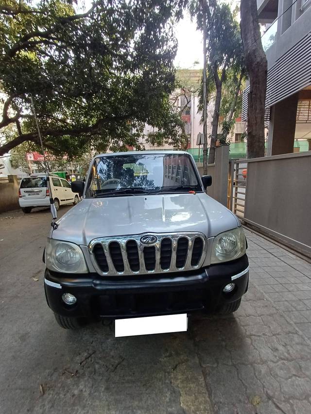 https://images10.gaadi.com/usedcar_image/4525299/original/processed_c84818e5-77a8-47b7-9844-2227fcb2fc74.jpg?imwidth=6400