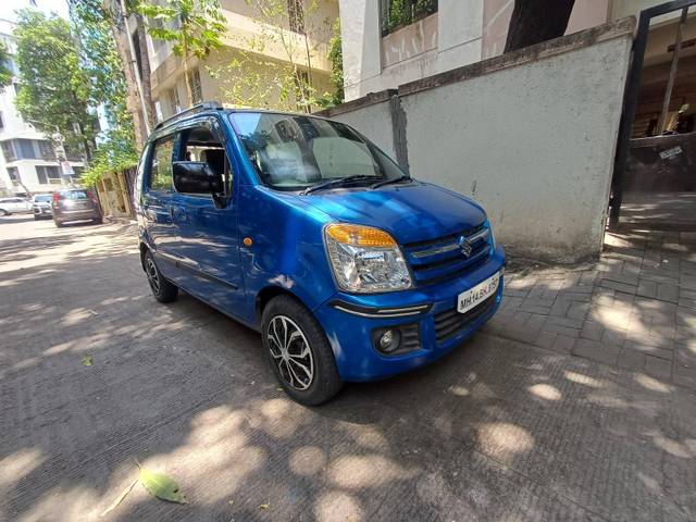 https://images10.gaadi.com/usedcar_image/4525328/original/processed_6a8b7336-12dc-4968-815a-0509053cd0e3.jpg?imwidth=6400