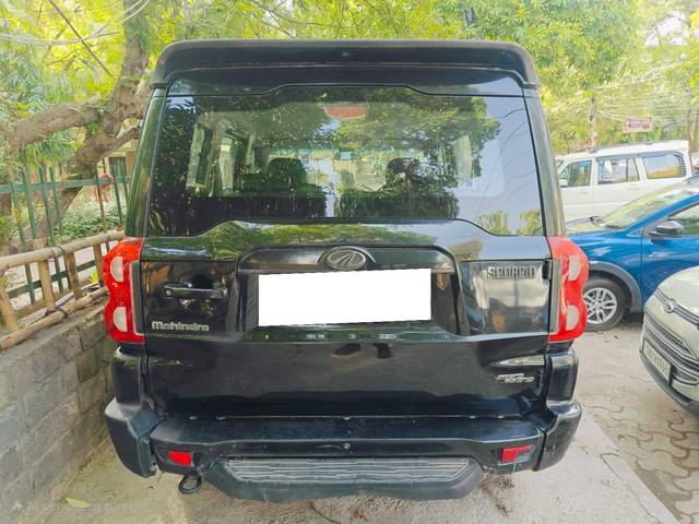 https://images10.gaadi.com/usedcar_image/4525356/original/processed_23bc2732b0fcd40686c6e8e41d1f1bf7.jpg?imwidth=6401
