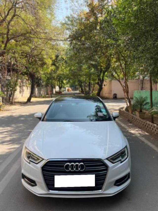 https://images10.gaadi.com/usedcar_image/4525361/original/processed_5c2ef9f8-1c3b-4cac-a38e-db4f32692cb7.jpg?imwidth=6400